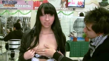 Chłopcy zwabili i wyruchali studentkę za pieniądze (WIDEO)