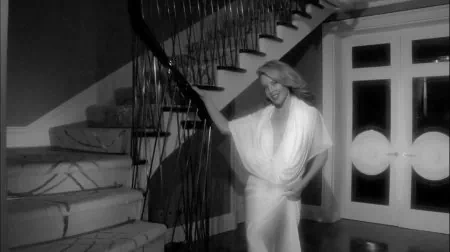 Kylie Minogue zagrała z nagą dupą (HD WIDEO)