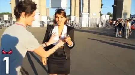 Tysiąc par ulicznych cycków do dotknięcia (WIDEO)