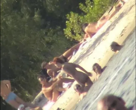 Ukryta kamera na plaży dla nudystów (WIDEO)