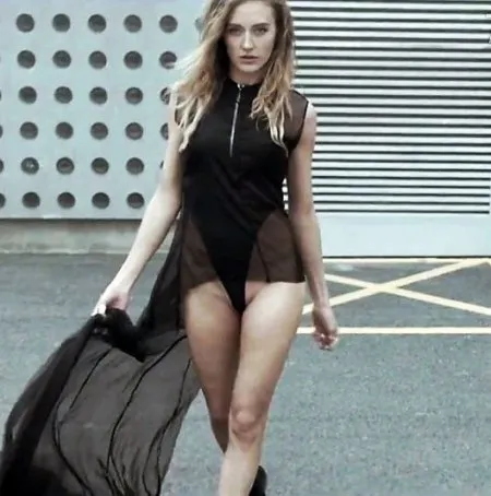 Ukrainka Layah w szczerym klipie «Jak woda» (WIDEO)