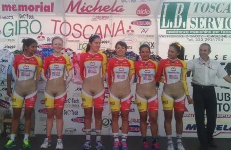 Kolumbijskie kolarki szokują swoimi strojami (ZDJĘCIA)