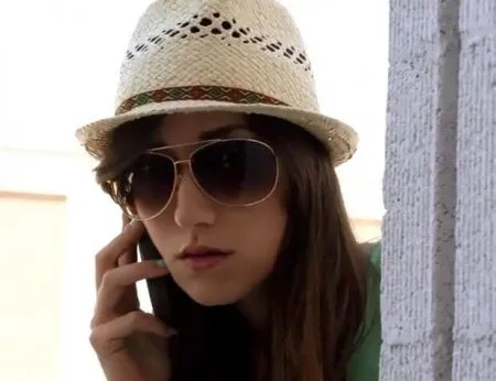 Zaciekawiona Warwarą dostała kutasa w usta podczas masażu (WIDEO)