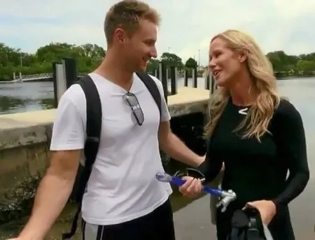 Młody facet pieprzy dojrzałą nurkę (HD VIDEO)