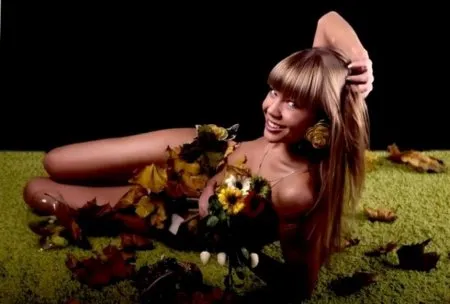 Modelka Alla Mikheeva rozebrała się do naga (FOTO)