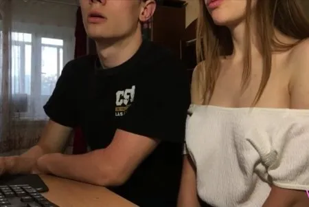 Uwiodłem kolegę z klasy podczas oglądania porno (WIDEO)